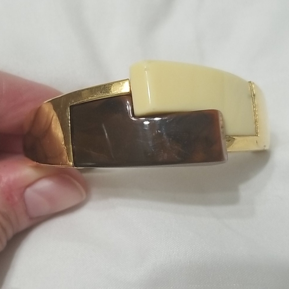 Vintage Crown trifari bangle bracelet - Picture 2 of 5